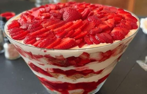 STRAWBERRY CHEESECAKE TRIFLE?