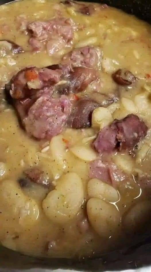 WOULD YOU EAT THIS WHITE BEAN AND HAM HOCK SOUP !